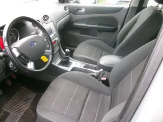 Foto 9 van Ford FOCUS Wagon 1.8 Limited (bj 2010)
