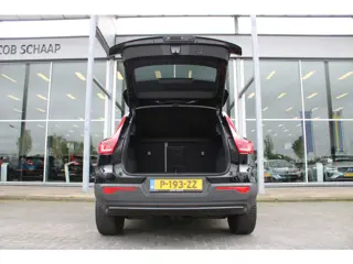 Foto 16 van Volvo XC40 232PK Recharge Ultimate 70 kWh | Schuif/kanteldak | H&K Audio | El. stoelen | Pilot Assis