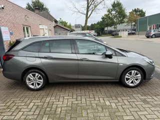 Foto 11 van Opel Astra Sports Tourer 1.0 Online Edition airco camera cruise control
