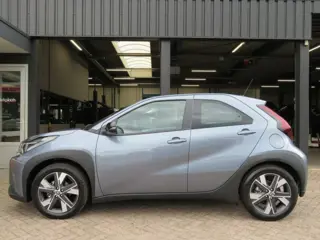 Foto 20 van TOYOTA AYGO X HYBRID 115 PLAY NIEUW! / Camera / 17 Inch / Stoelverw. / FABRIEKS garantie