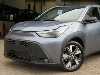 Foto 19 van TOYOTA AYGO X HYBRID 115 PLAY NIEUW! / Camera / 17 Inch / Stoelverw. / FABRIEKS garantie