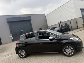 Foto 13 van Peugeot 208 1.6 HDI Allure Navi|Clima|Lagekm|Cruise|Sensoren