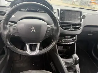 Foto 11 van Peugeot 208 1.6 HDI Allure Navi|Clima|Lagekm|Cruise|Sensoren