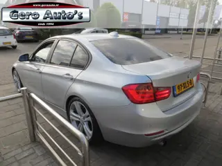 Foto 18 van BMW 3-serie 320i Executive sedan nl-auto 19 inch lmv nette auto !