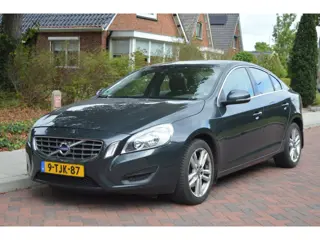 Volvo S60 2.0 D4 Summum Leer/dealer onderhouden/trekhaak