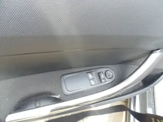 Foto 10 van Peugeot 308 1.6 VTi X-line MET AIRCO TREKHAAK 2009