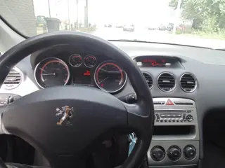 Foto 12 van Peugeot 308 1.6 VTi X-line MET AIRCO TREKHAAK 2009
