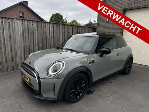 MINI 3-deurs 1.5 Cooper Facelift Panoramadak Carplay SportLeder Keyless Navi Led Camera Pdc