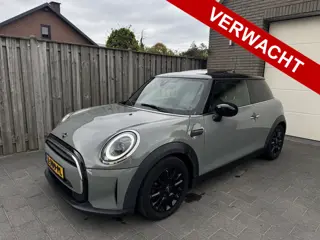 MINI 3-deurs 1.5 Cooper Facelift Panoramadak Carplay SportLeder Keyless Navi Led Camera Pdc
