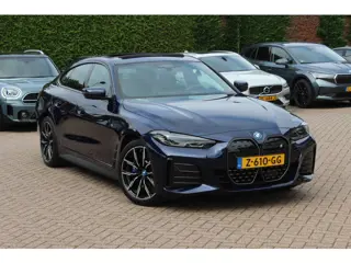 BMW i4 eDrive35 High Executive 70 kWh / SoH 97,5% / 14.818 km / Trekhaak / Schuifdak / 360Camera / H