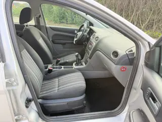 Foto 16 van Ford Focus Wagon 1.6 Trend - KOUDE AIRCO - APK 9/2027