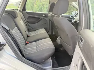 Foto 17 van Ford Focus Wagon 1.6 Trend - KOUDE AIRCO - APK 9/2027