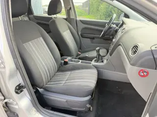 Foto 18 van Ford Focus Wagon 1.6 Trend - KOUDE AIRCO - APK 9/2027