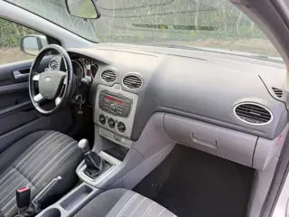 Foto 19 van Ford Focus Wagon 1.6 Trend - KOUDE AIRCO - APK 9/2027