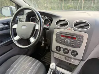 Foto 20 van Ford Focus Wagon 1.6 Trend - KOUDE AIRCO - APK 9/2027