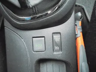 Foto 18 van Renault Captur 0.9 TCe Dynamique incl. Bovag Garantie, Climate Control enz.