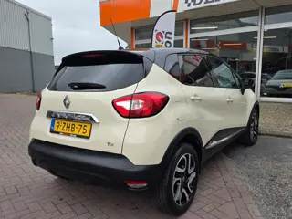 Foto 15 van Renault Captur 0.9 TCe Dynamique BJ.2015 / Navigatie / Camera / Keyless / Climate Control / 1 Eigena
