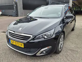Foto 13 van Peugeot 308 SW 1.2 e-THP Première Trekhaak 17'' L.M.V Nw APK