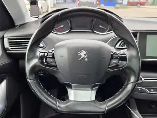 Foto 18 van Peugeot 308 SW 1.2 e-THP Première Trekhaak 17'' L.M.V Nw APK
