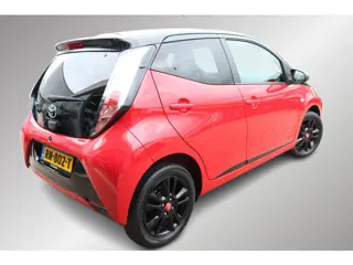 Foto 19 van Toyota Aygo 1.0 VVT-i x-cite Navigatie, Bi-Tone lak,