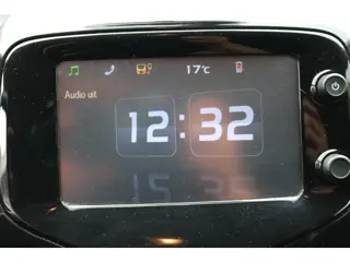 Foto 13 van Toyota Aygo 1.0 VVT-i x-cite Navigatie, Bi-Tone lak,