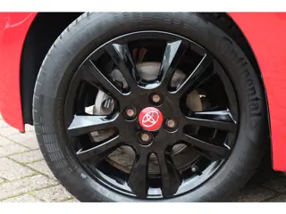 Foto 12 van Toyota Aygo 1.0 VVT-i x-cite Navigatie, Bi-Tone lak,