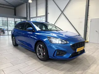 Foto 16 van Ford FOCUS Wagon EcoBoost Hybrid 125 pk ST Line X | Camera | El. a. klep | LED | Keyless entry | Nav