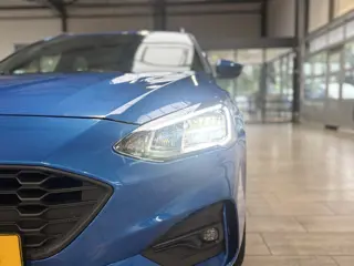 Foto 18 van Ford FOCUS Wagon EcoBoost Hybrid 125 pk ST Line X | Camera | El. a. klep | LED | Keyless entry | Nav