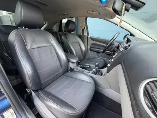 Foto 14 van Ford Focus 1.6 Titanium LEER NAVI CLIMA TREKHAAK APK