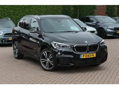 BMW X1 xDrive20i High Exe. M Sport / Trekhaak / Camera / Alcantara / Keyless / 19'' / Navigatie / St