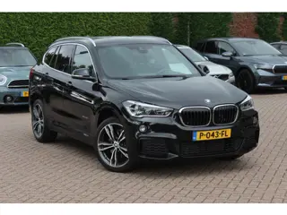 BMW X1 xDrive20i High Exe. M Sport / Trekhaak / Camera / Alcantara / Keyless / 19'' / Navigatie / St