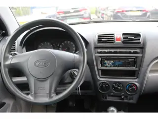 Foto 20 van Kia Picanto 1.1 LX