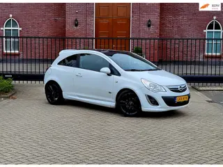Opel CORSA 1.4-16V / OPC Line / Airco / Stoelverwarming / Nieuwe Apk