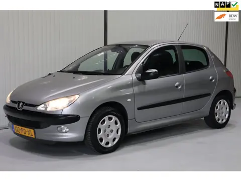 Peugeot 206 1.4-16V Gentry CLIMA - NAP - NWE APK - TREKHAAK !!