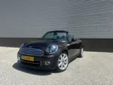Foto 22 van Mini Cabrio 1.6 cooper cabrio highgate/navi/climaat-control/LM-velgen/alarm/sound-system/windscherm/