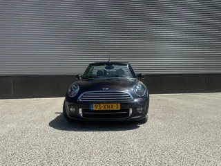 Foto 14 van Mini Cabrio 1.6 cooper cabrio highgate/navi/climaat-control/LM-velgen/alarm/sound-system/windscherm/
