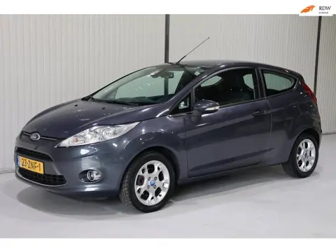 Ford Fiesta 1.25 Titanium CLIMA - TREKHAAK - NWE D-RIEM - NWE APK - NETTE STAAT!