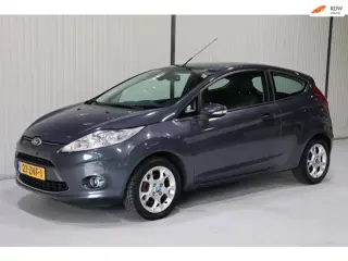 Ford Fiesta 1.25 Titanium CLIMA - TREKHAAK - NWE D-RIEM - NWE APK - NETTE STAAT!