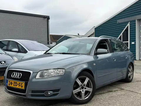 Audi A4 Avant 2.0i 130PK Advance Automaat