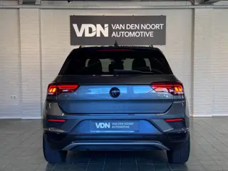 Foto 13 van VOLKSWAGEN T-ROC 1.5 TSI Sport Business R Black Style BEATS Camera Trekhaak 19''