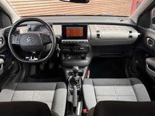 Foto 13 van Citroën C4 Cactus 1.2 PureTech C-series Trekhaak / Camera / Clima / Carplay