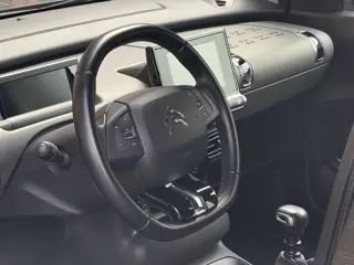 Foto 18 van Citroën C4 Cactus 1.2 PureTech C-series Trekhaak / Camera / Clima / Carplay