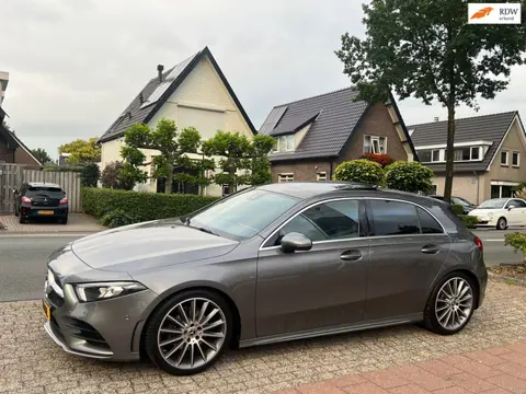 Mercedes-Benz A-klasse 200 Premium AMG Pakket Panoramadak !