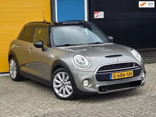 Mini 5-Deurs 2.0 Cooper S Chili Serious Business / AUT / 5 Deurs / Navi / Head Up / Harman Kardon / 