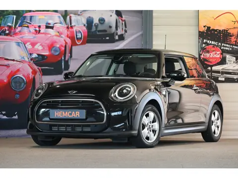 MINI 3-deurs 1.5 Cooper Essential Facelift model / Automaat