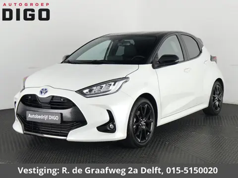 Toyota Yaris 1.5 Hybrid Executive Bi-Tone | Stoelverwarming | Navigatie | Parkeersenoren | Apple Car