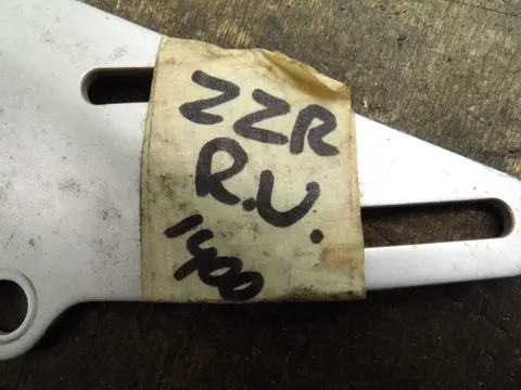 RECHTER SCHETSPLAAT Kawasaki ZZR 1400 2005 - 2011 / 2012 -