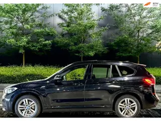 BMW X1 xDrive 25e M-sport | Pano | HuD | LED | Sportstoelen | Dealer onderhouden | BTW auto