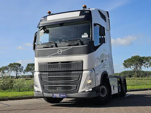 VOLVO FH 460 6x2 globe skirts