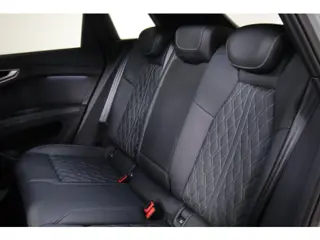 Foto 17 van Audi Q4 e-tron 50 quattro Launch edition S Competition 77 kWh Sonos, Panoramadak, Head-Up, RS-Stoele